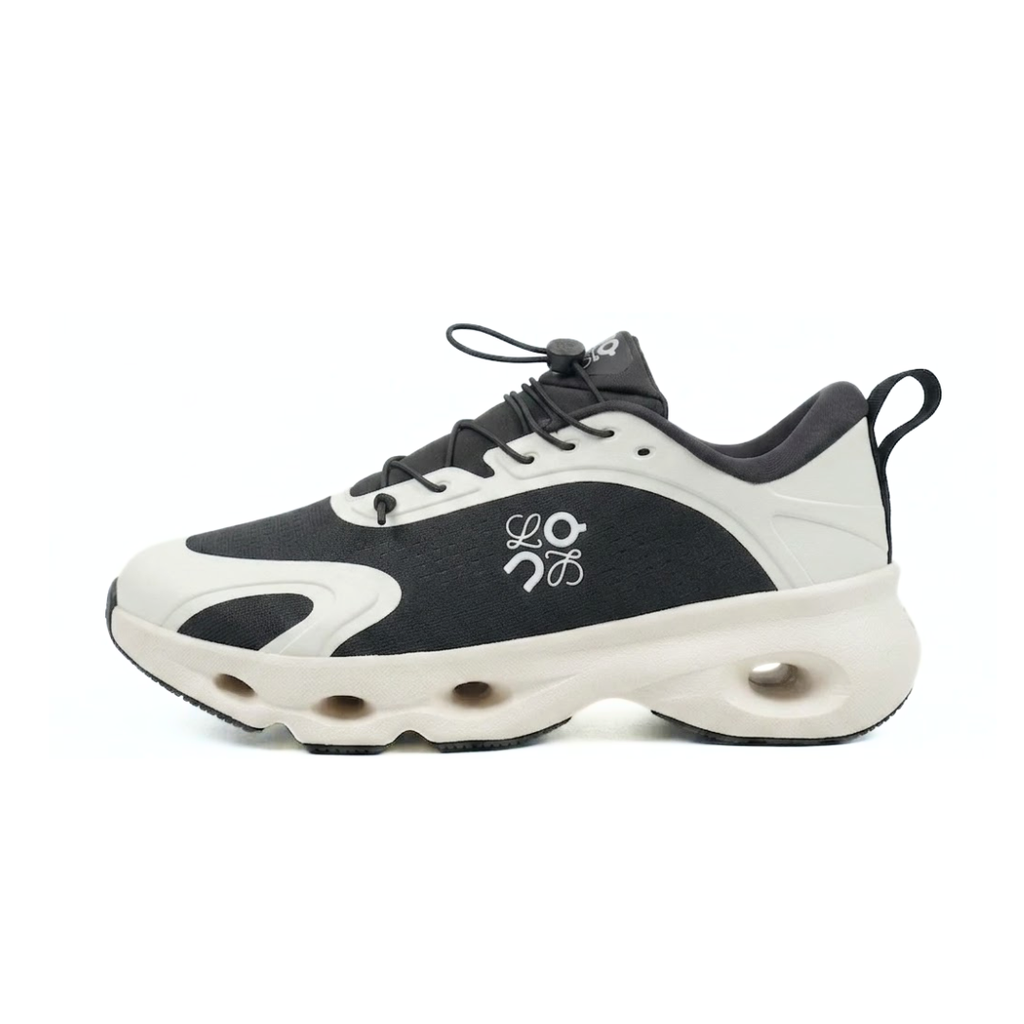 ON Running Cloudsolo Loewe Black Eggshell