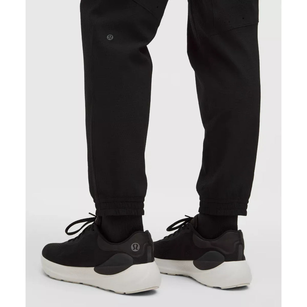 Lululemon Men's License to Train Textured Jogger Regular in Black